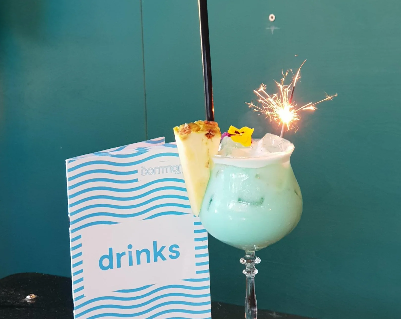 Op naar het terras: 14x de zomer vieren met cocktails in de zon