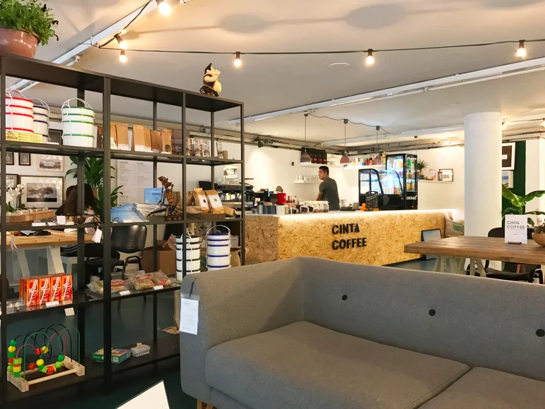 Indonesische lekkernijen en Rotterdamse koffie bij Cinta