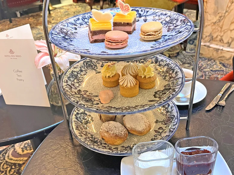 Hoogstaande high tea bij Hotel Des Indes