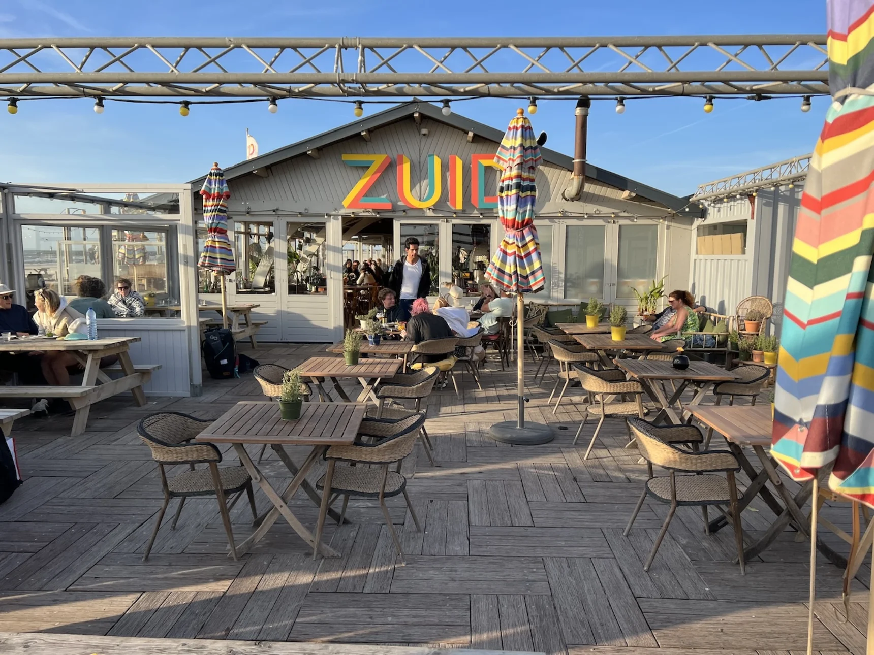 Borrelen met een briesje: 11 keer terrassen op het strand