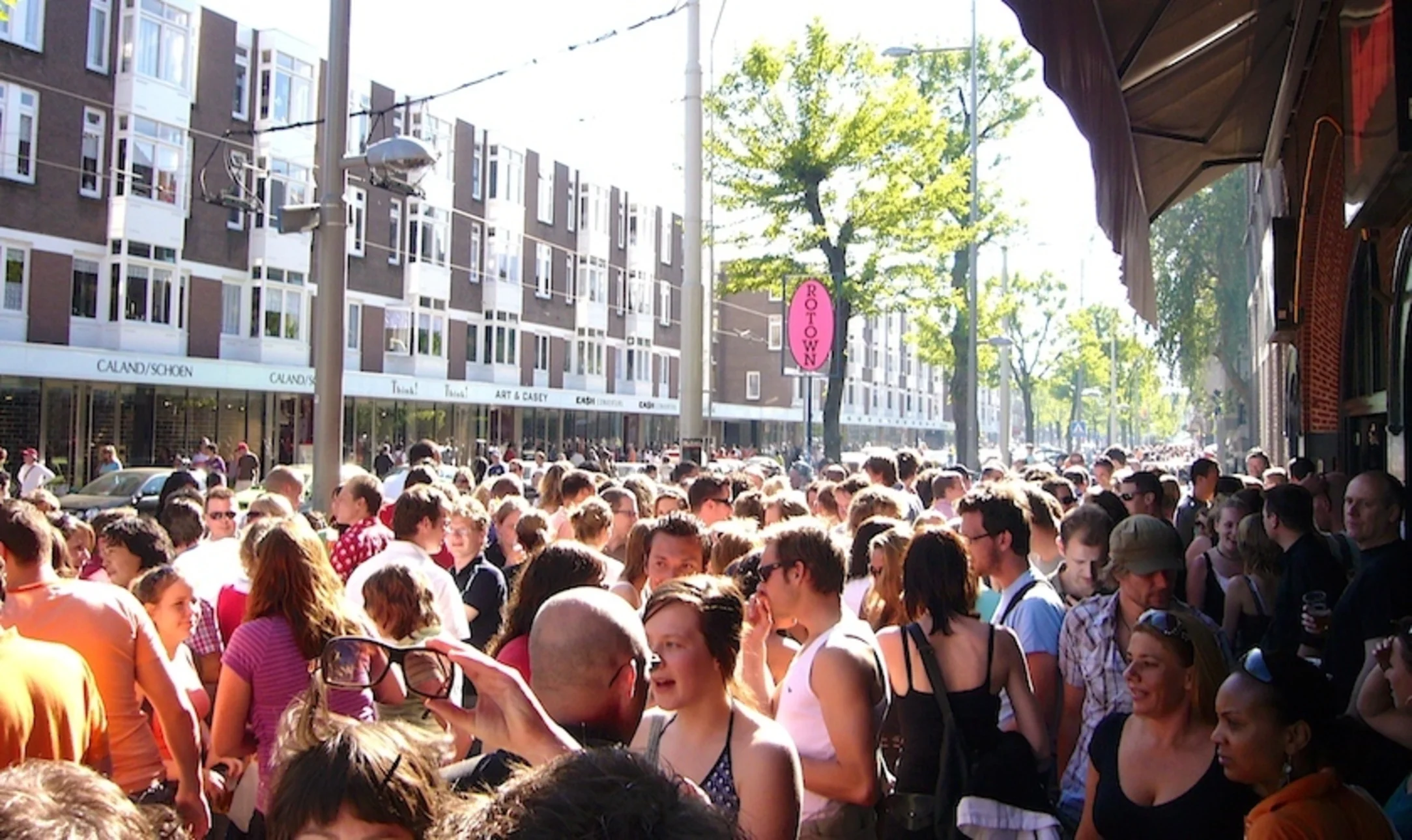 Vandaag doen we wie het eerst op het terras zit