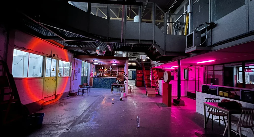 RAISIN the bar: natuurwijnen en kunst komen samen in De Glasfabriek