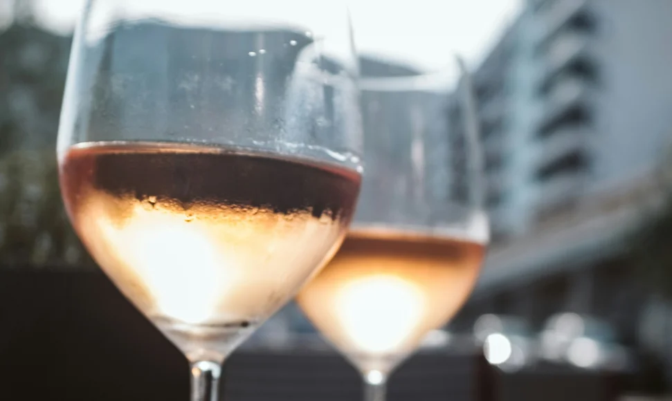 Terrassen tot de zon onder gaat: waar drink je de beste rosé in en om Rotterdam?