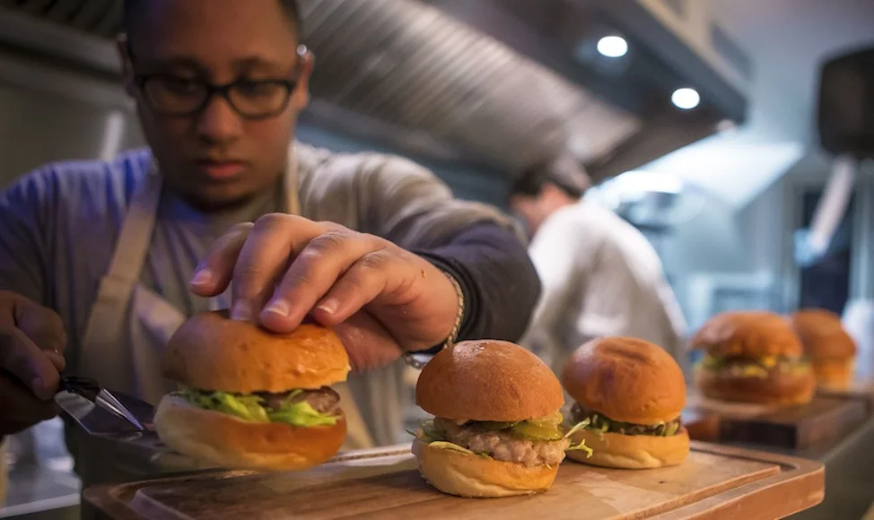 Burgerzaken: de Burger Club hoort er gewoon bij